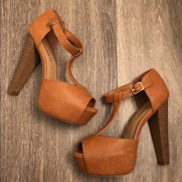 Shoes - Womens heels
